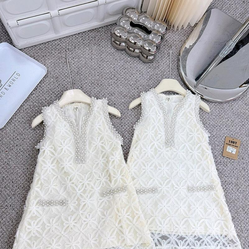 1 chiếc váy ren hoa sang xịn mịn, đính ngọc trai dày dặn đẹp , may 2 lớp tỉ mỉ , đi cưới đi tiệc đi chơi đều đẹp          ️️️ 0