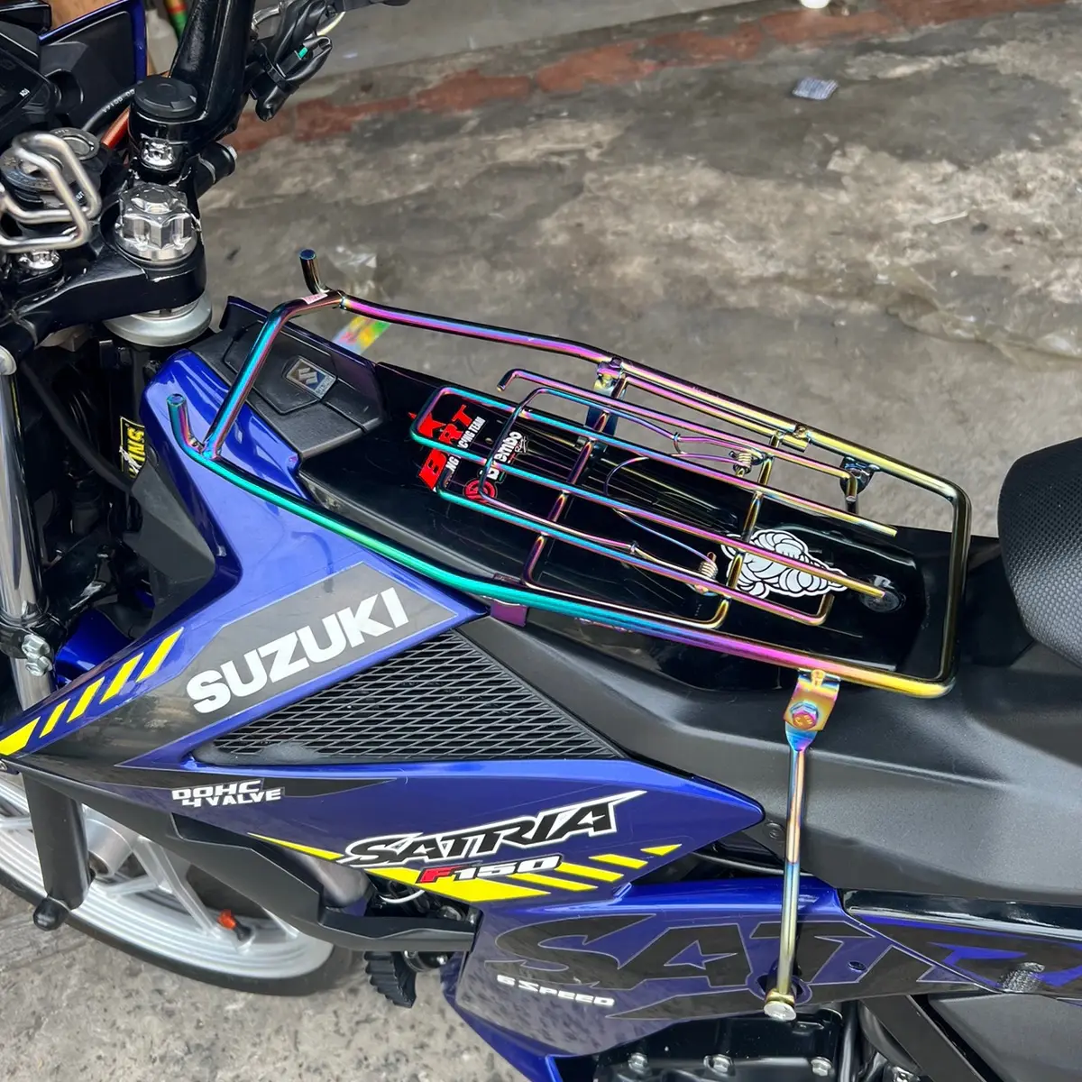 Baga GIỮA XI TITAN INOX LOẠI DÀY cho xe Satria + Raider gắn chung Phụ Kiện Phụ Tùng
