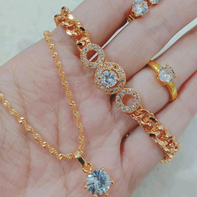SET PERHIASAN TITANIUM ANTI KARAT BISA COD (KALUNG , LIONTIN, GELANG, ANTING, DAN CINCIN) Perempuan Elegan 0