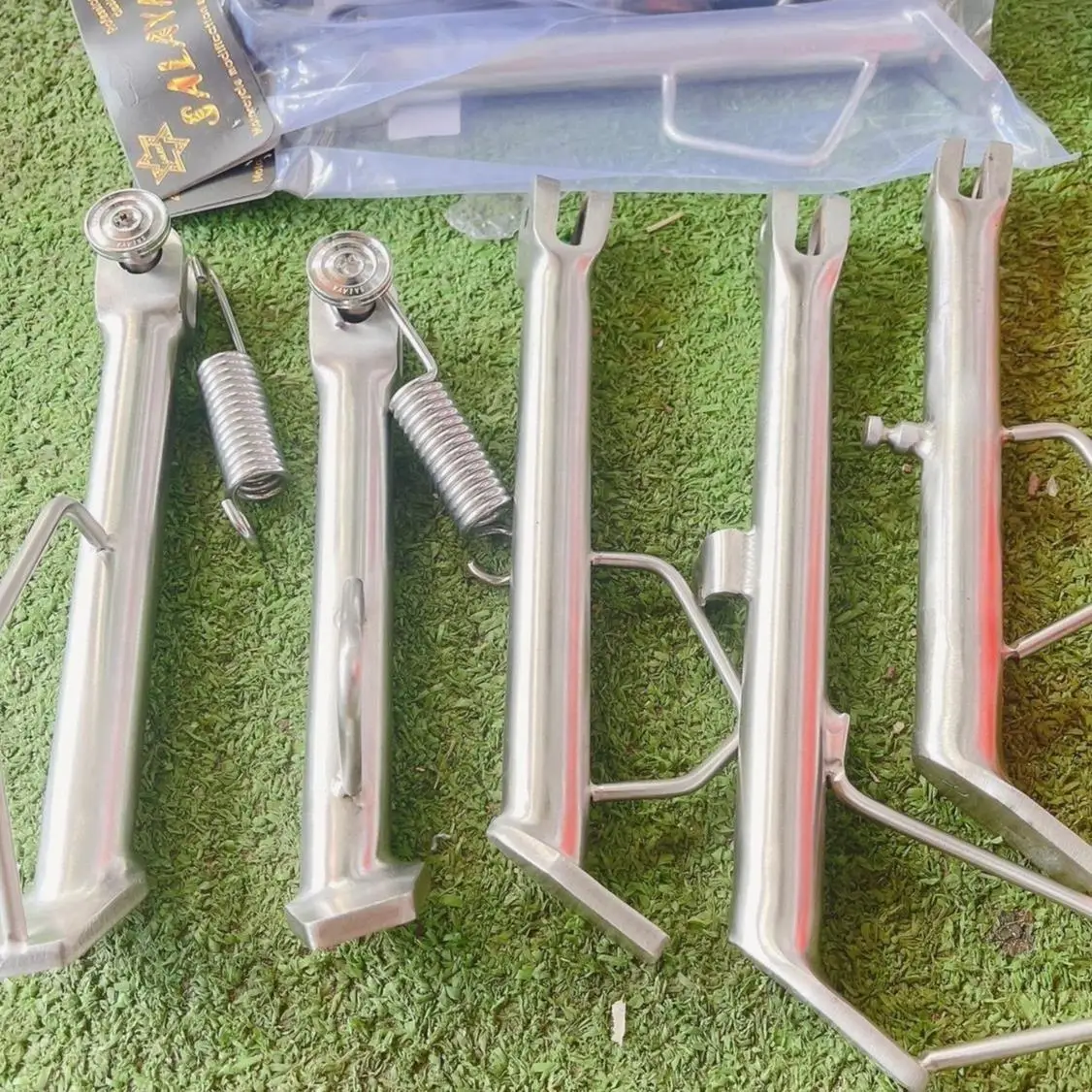 Chân chống inox 304 dày 3ly , cầm nặng tay, bảo hành rỉ sét trọn đời, kèm ốc và loxo - gắn các dòng xe máy