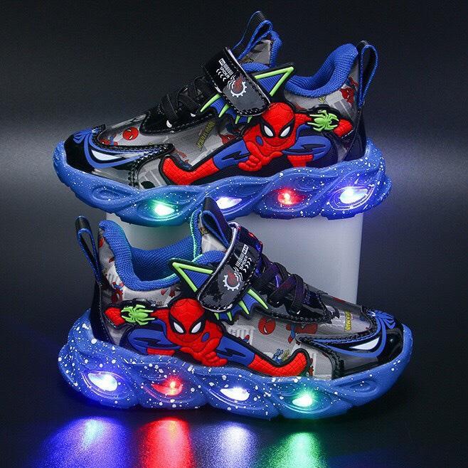 Giày thể thao hình siêu nhân nhện đế phát sáng 2 màu xanh+ đỏ cho bé trai mã AM105
