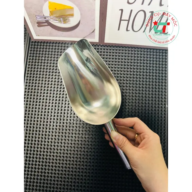 Muôi xúc đá Inox size lớn 3