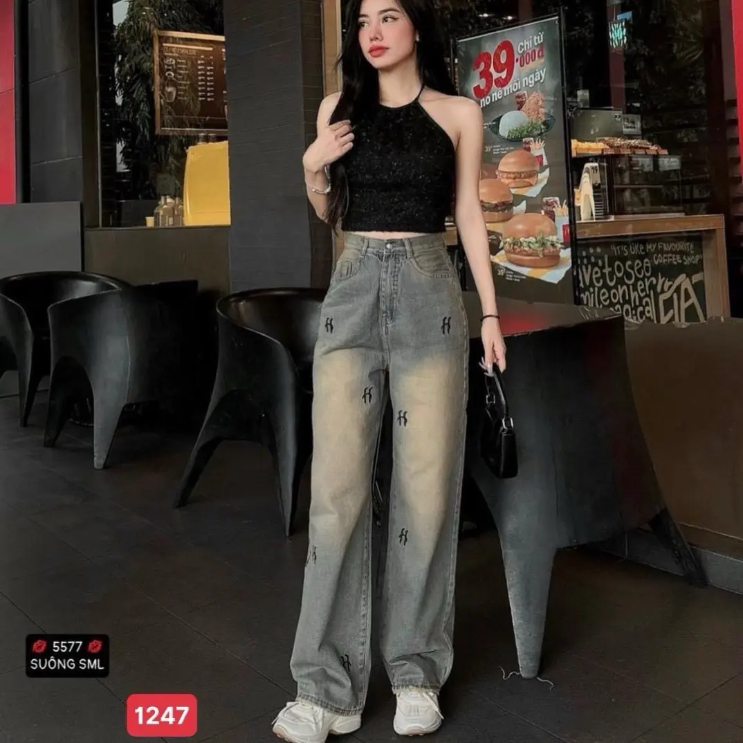 Quần jeans dài nữ lưng cao loa suông thêu chữ chất jeans ko giãn TS5601 size: S M L XL