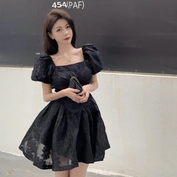 Váy hoa nữ cổ vuông tay ngắn phong cách công chúa nhẹ nhàng