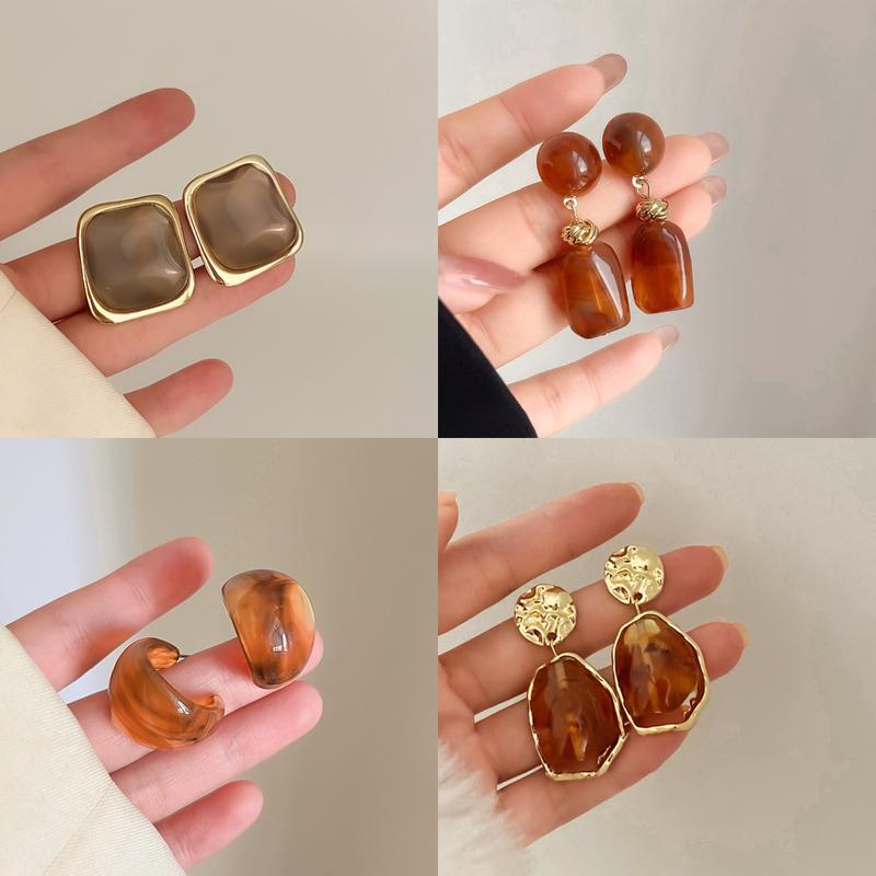 Product Introduction of Retro Maillard color earrings for women, commuter style, elegant and light luxury earrings 2