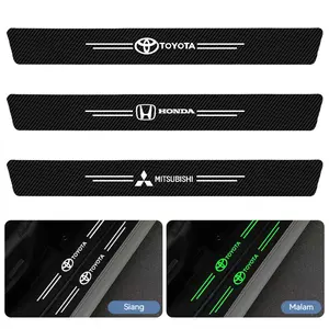 Sticker Pelindung Sill Plate / Stiker Pelindung Pijakan Lantai Pintu Mobil / Universal Carbon Fiber Car Door Step Sill Plate Mobil Sticker