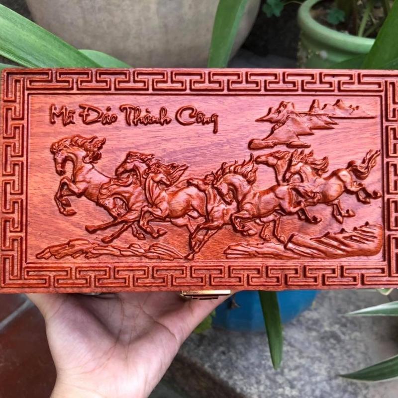 hộp tiết kiệm gỗ hương đá mẫu mã đáo thành công kt 22x12x10
