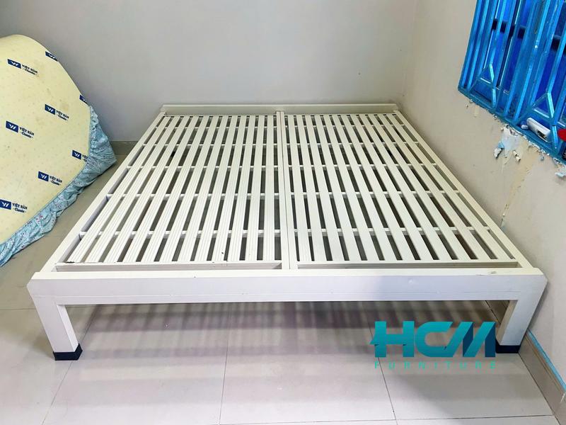 Giao Hỏa tốc HCM _ Giường Palet bằng sắt hộp 4x8 cao cấp 4