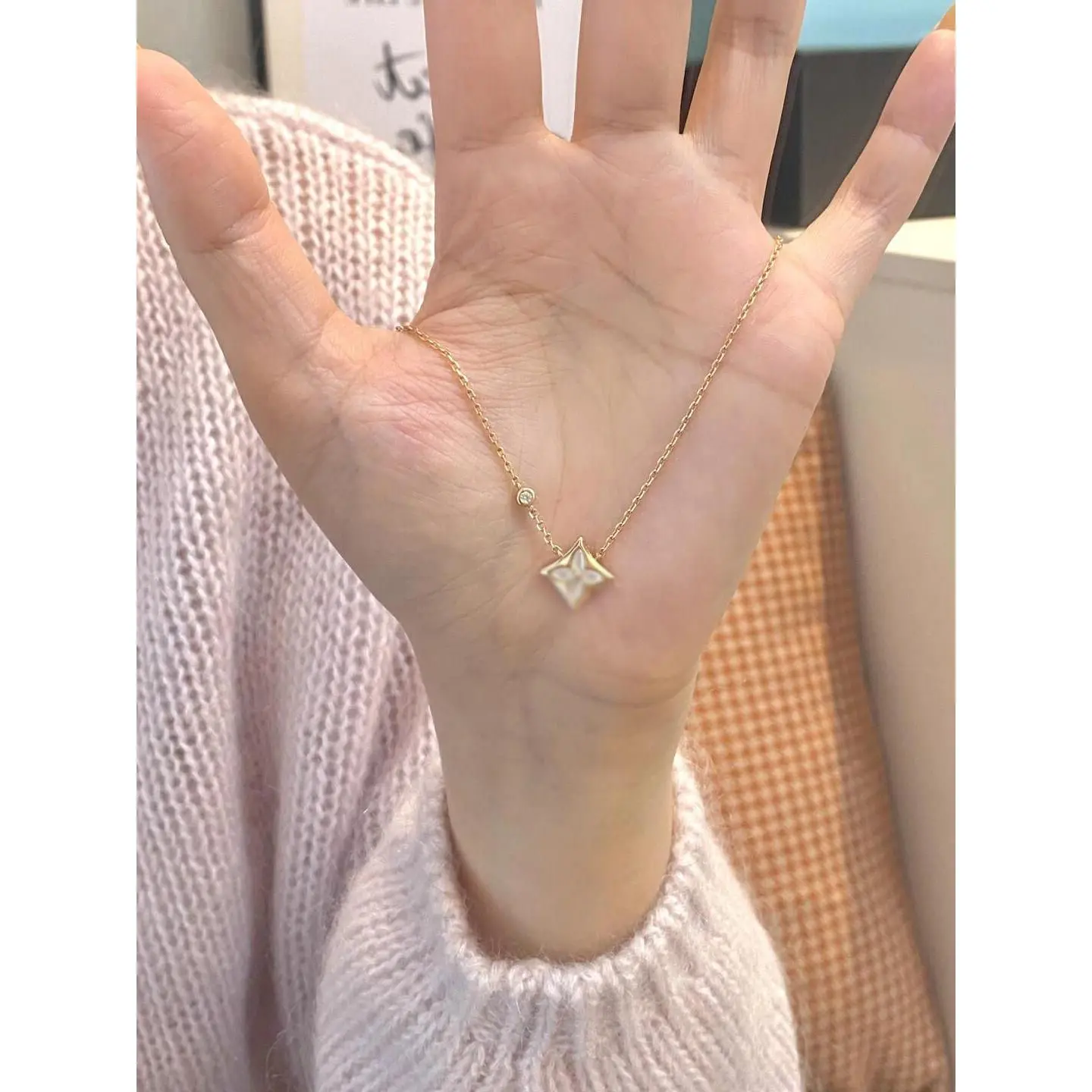 Vòng Cổ Ngôi Sao, Màu Vàng Nhạt Và Vỏ Trắng, Dành Cho Nữ, Thiết Kế Độc Đáo Cảm Giác Cao Cấp, Đơn Giản Và Ngọt Ngào, Vòng Tay Cỏ Bốn Lá, [Giảm Giá Cửa Hàng]