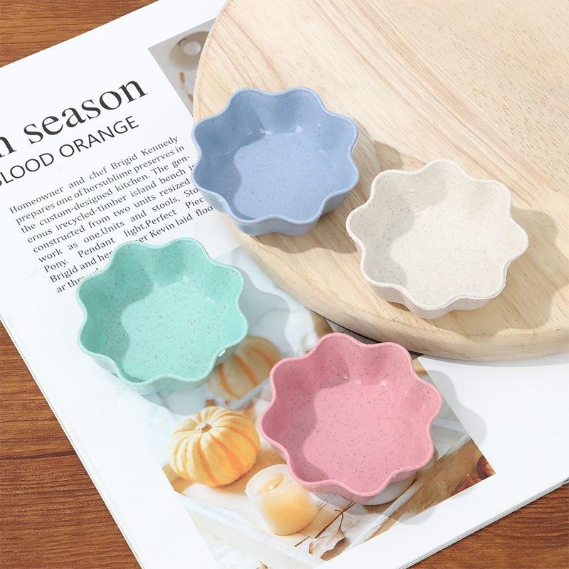 Product Introduction of Kitchen Sauce Oil Salt Plum Bossom Shaped Dish Seasoning Bowl Small Plates 10