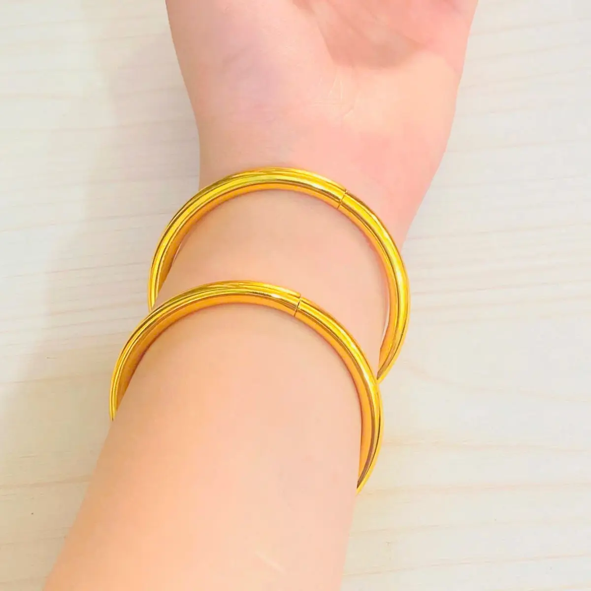 1 Cặp (2 Chiếc) Lắc Tay Nữ, Vòng Tay Nữ Không Khóa Gài Mạ Vàng 24K, Vòng Bọng Trơn Mạ Cao Cấp - Kho Sỉ Trang Sức Xi Mạ