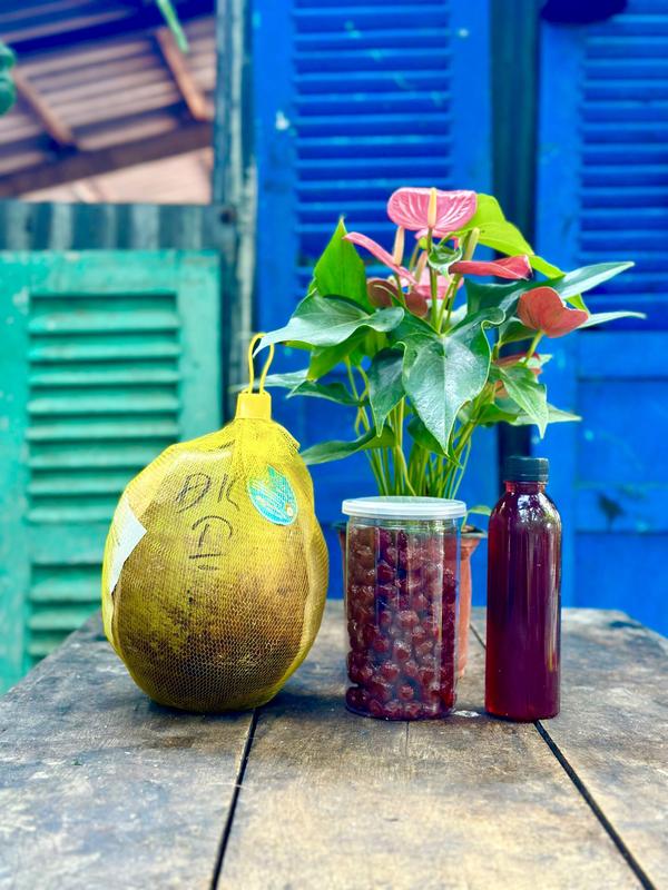 [ COMBO 3 món ( 1 DỪA SÁP ĐẶC TRÁI LỚN + 1 MỨT CHÙM RUỘT 500g + 1 CHAI SI RÔ ) ]