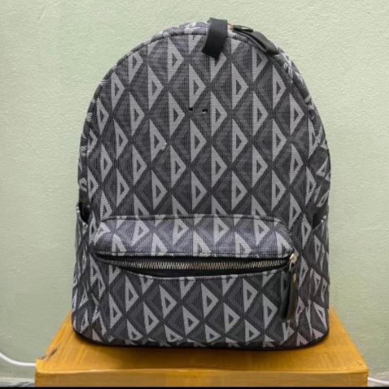 Balo tam giác sz40 + tặng kèm quà  . Đựng được atlat ,  laptop ,a4 , hồ sơ , sách vở đi học. Đi chơi Da Backpack Nam 2