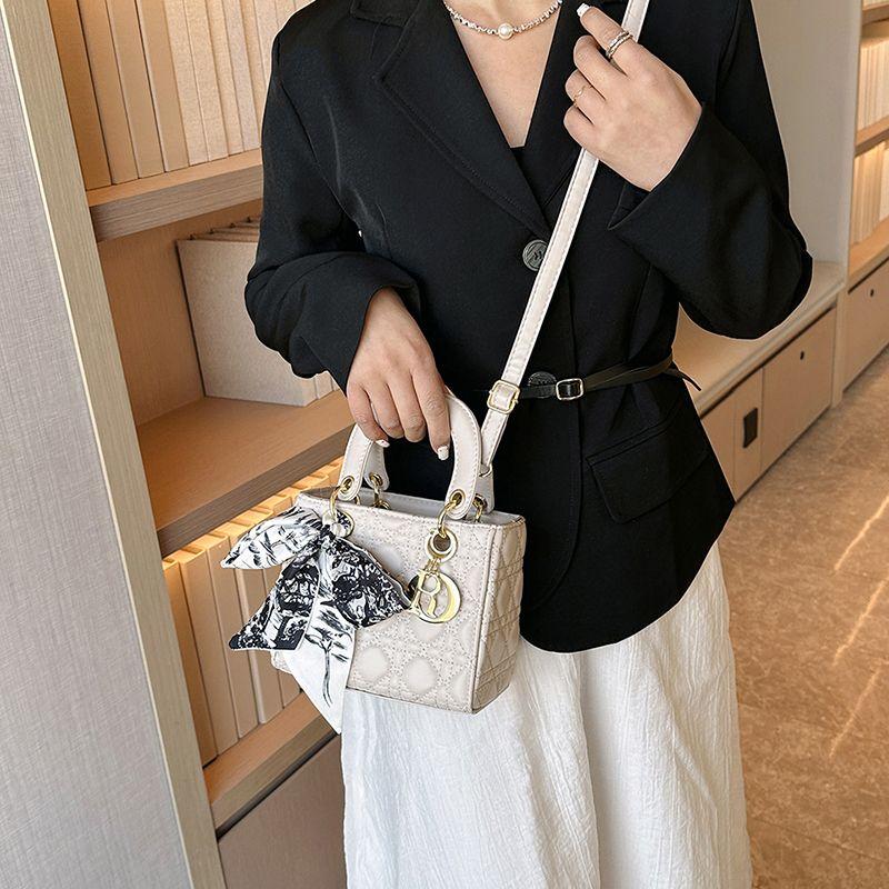 Product Introduction of Túi Diana, Cao Cấp, Thời Trang Nữ, Túi Xách Tay, Hình Thoi, Siêu Hot, Dễ Phối Đồ, Đeo Vai, Đeo Chéo, Túi Vuông Nhỏ 2024 Hàng Mới Về 8