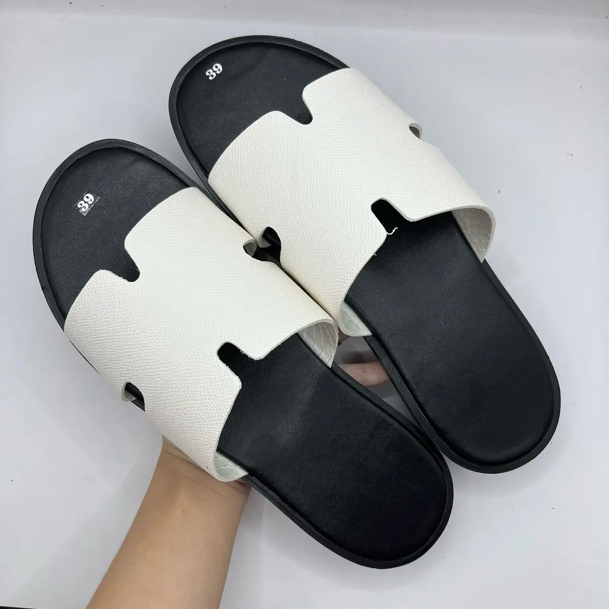 Dép H Nam, Quai trắng, Lót đen, Đế đen chong tron truỏt