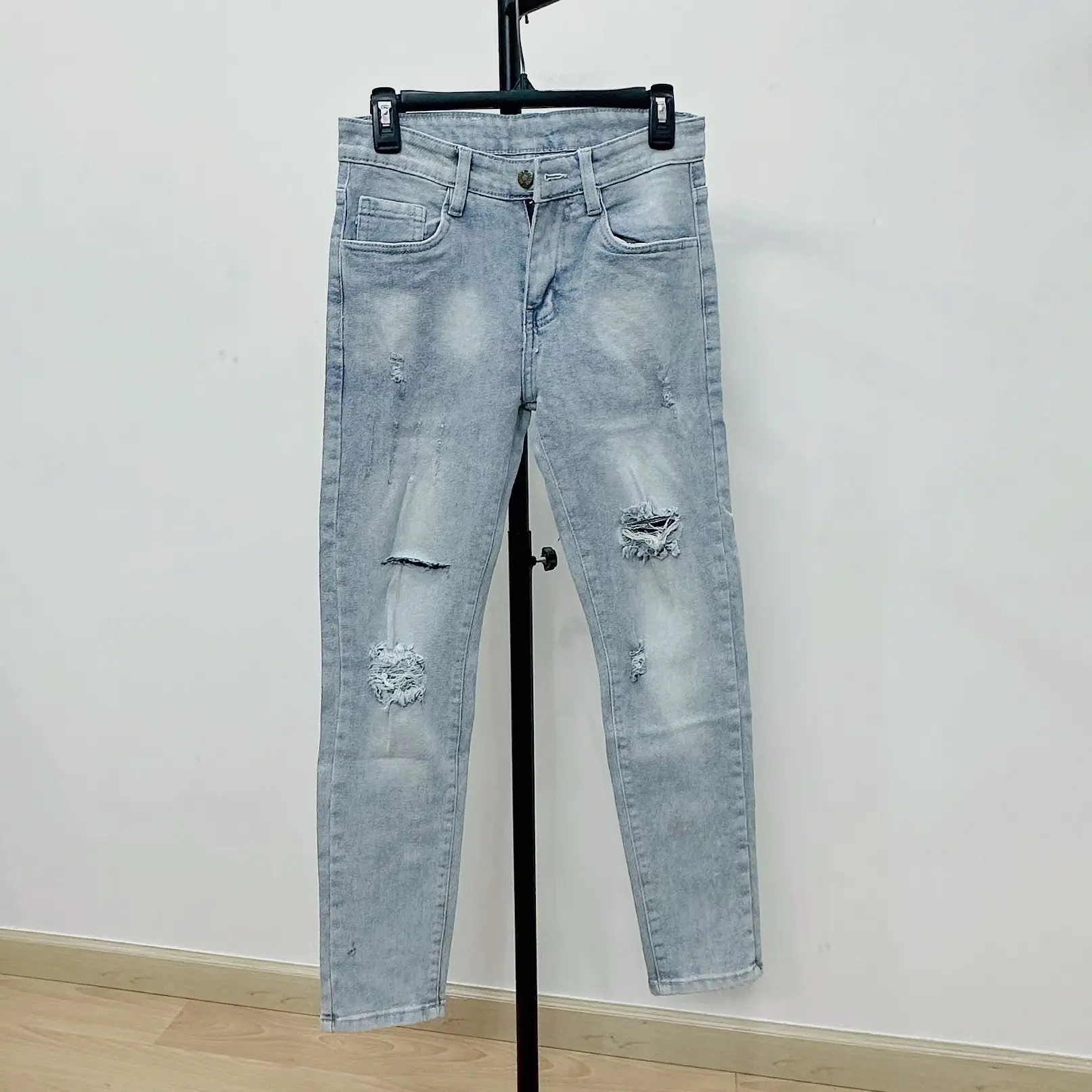 Quần Jean Dài Nam Màu Xanh Bạc Rách Kiểu Ôm Gọn Chất Vải Co Dãn Menswear Pants