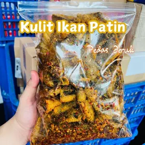 Keripik Kulit Ikan Patin Original Dan Pedas Daun Jeruk 200 Gram