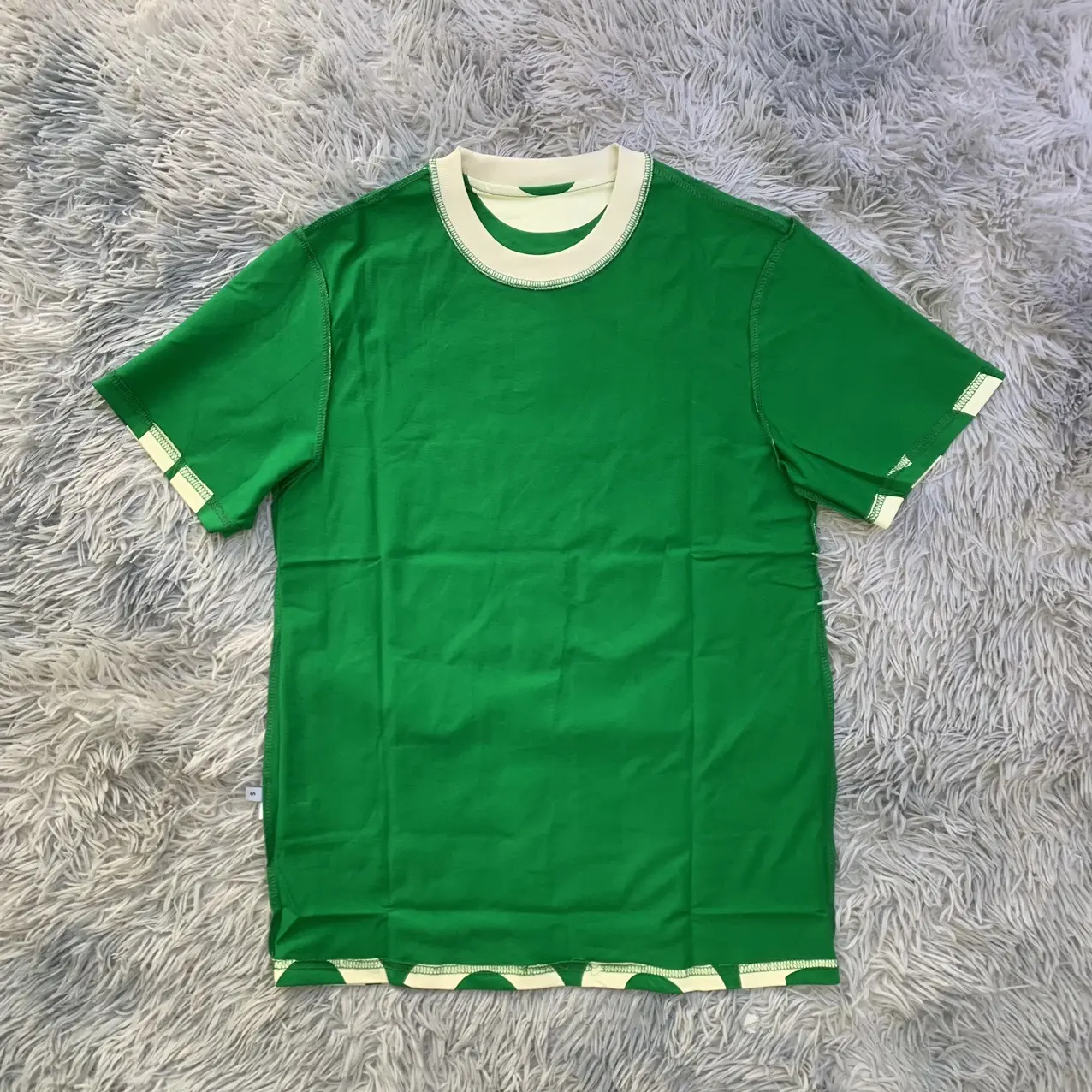 Áo phông chữ 4 màu .  Đỏ. xanh lá ,xanh than ,đen  trẻ trung dễ phối đồ chất cotton