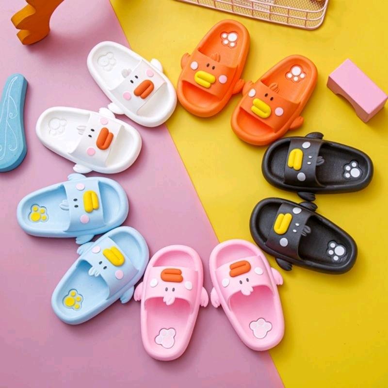 MUA 1 TẶNG 1 Dép bánh mì hình chú vịt con dễ thương cho bé trai bé gái Ngoài trời