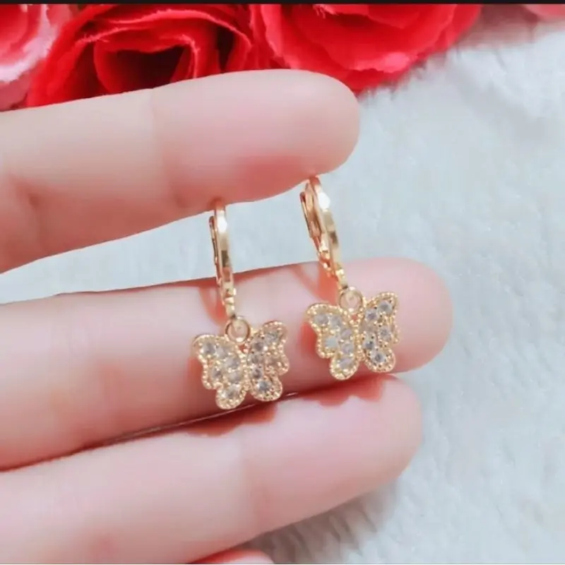 Beragam Motif Anting Jepit Titanium Gold Perhiasan Wanita Terbaru Lapis Emas Tahan Karat . Earrings 3