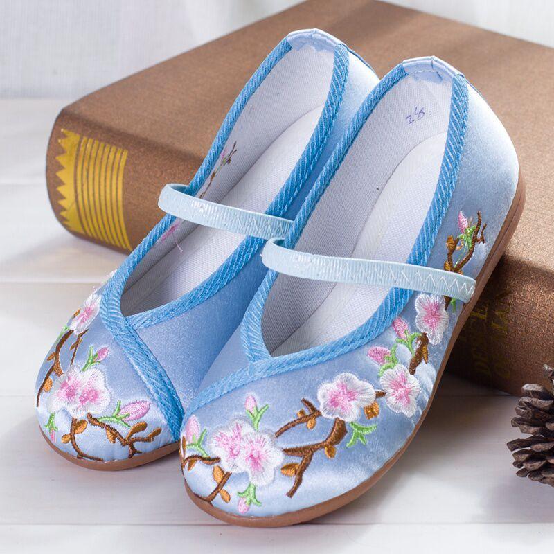 Product Introduction of 2025 Children's Embroidered Shoes Hanfu Shoes Women's Traditional Cloth Shoes New Girls' Performance Dance Shoes Chinese Style 5