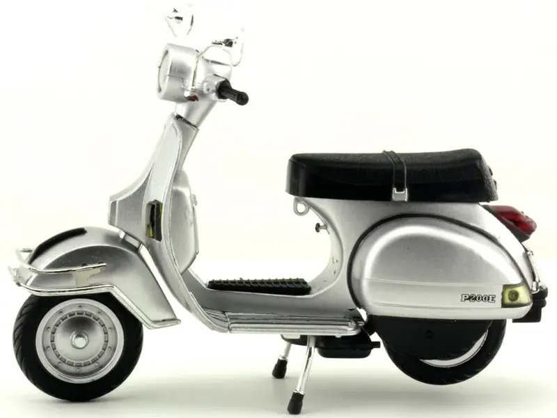 NewRay Diecast 1978 Vespa P200E Gris Plata 1:12 Scale 42123 Motorcycle 2