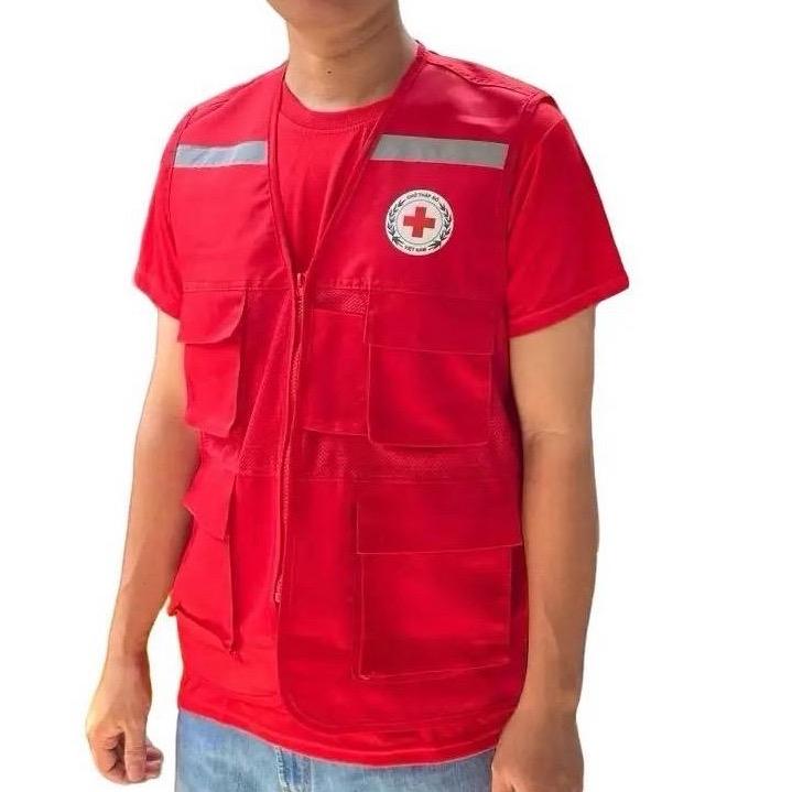 Áo Gile Đỏ In Logo Hội Chữ Thập Đỏ Việt Nam - Kiểu Áo 4 Túi To Thoải Mái Chứa Vật Dụng Cá Nhân - Menswear Có Túi 1
