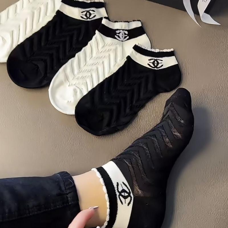 Product Introduction of Women's Socks Spring Summer Thin Solid Color Lace Boat Socks Low Cut Short Tube Girls Socks Ins Pure Cotton Breathable Trendy 7
