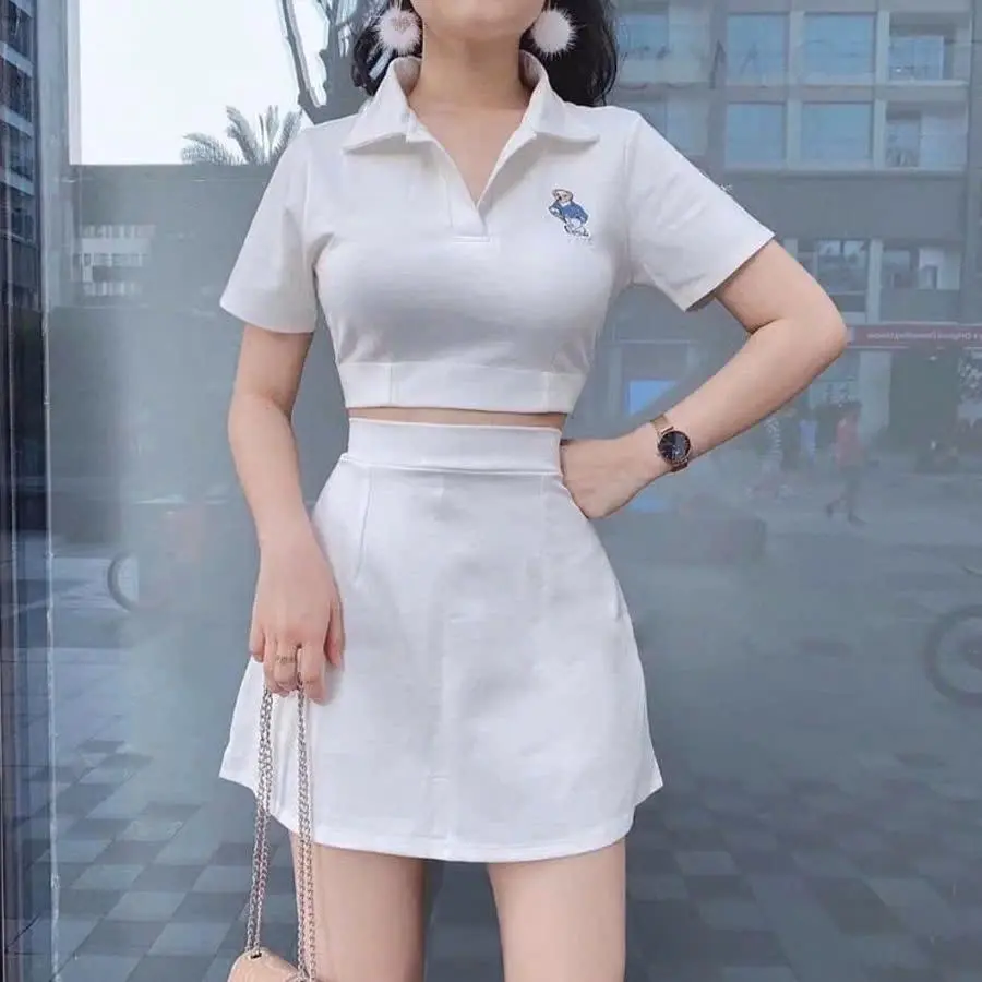 Sét Váy Thun Tici, Áo Croptop Cổ Bẻ Gài Nút Thêu Gấu Kết Hợp CHân Váy Chữ A ( Có quần trong) -UN0075 Women