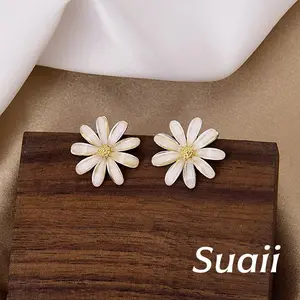 [Suaii] Anting-anting Berlogam Bunga Daisy Kecil yang Halus dan Modis A182