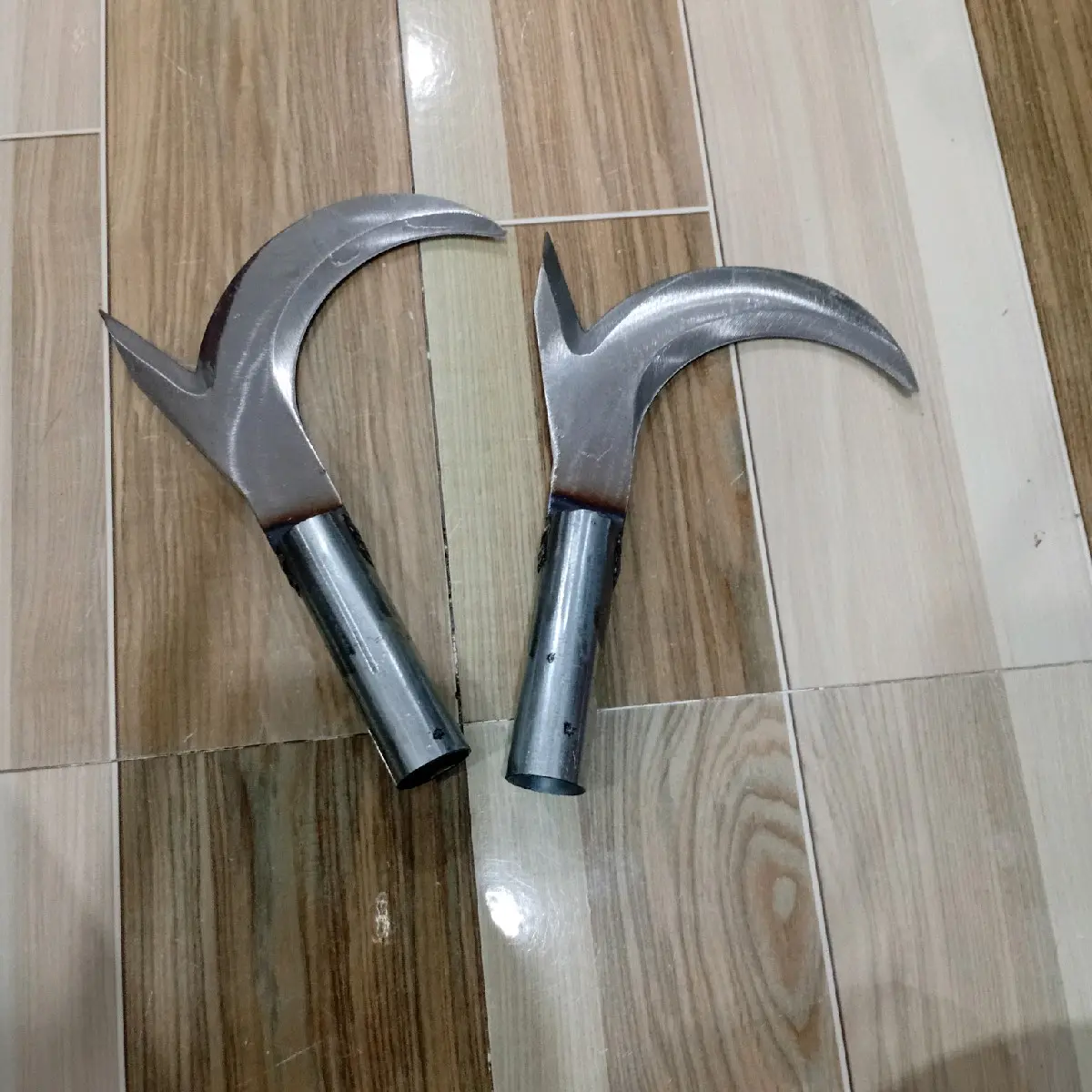 cu liêm giựt trái dừa thép trắng
