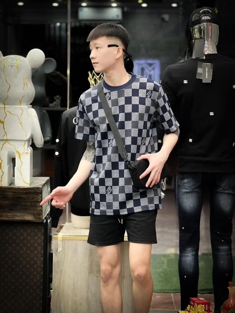 Product Introduction of Áo Thun Nam Nữ Màu Xanh Caro Ô vuông Nhỏ Chất cotong dệt Mịn mÁt Menswear Cổ Tròn Unisex 2