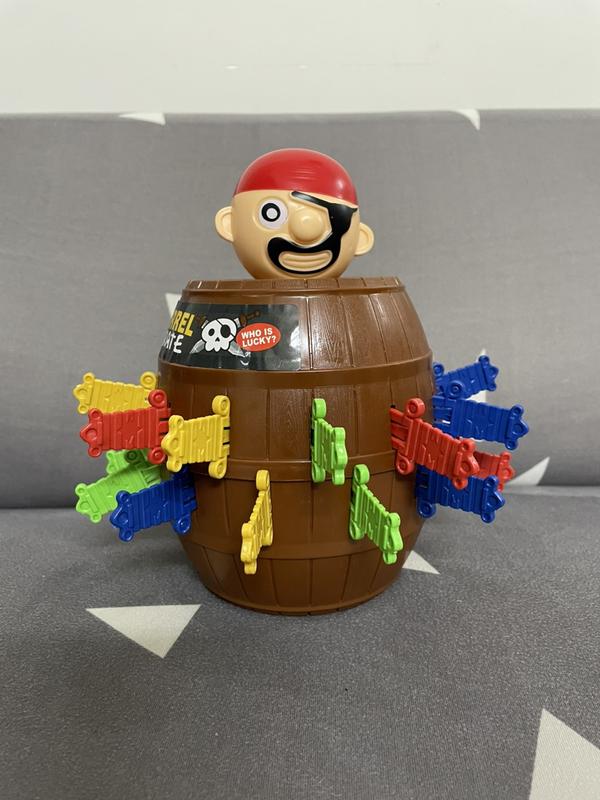 Bộ đồ chơi Thùng Cướp Biển, đâm hải tặc size lớn 20cm Toy