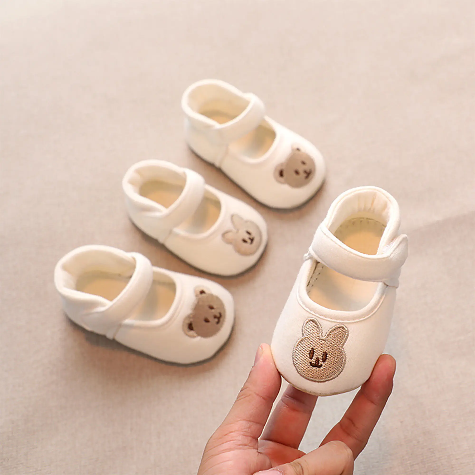 Baby Girl Cartoon Flats Infant Cotton Cloth Rabbit/Bear Embroidery Walker Crib Shoes for Party, Festival, Baby Shower