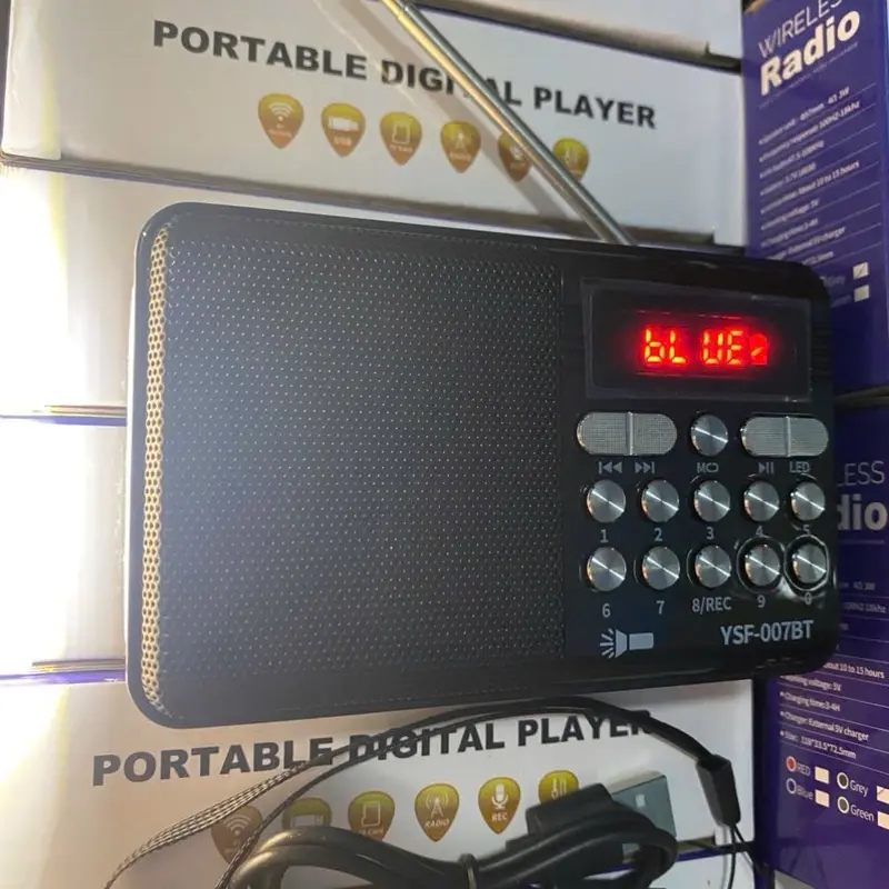 ￼Máy nghe đài FM, Kinh Phật, Nhạc từ thẻ nhớ USB, Có đèn pin YSF-007 Bluetooth có cổng cắm tai nghe 3.5mm 2