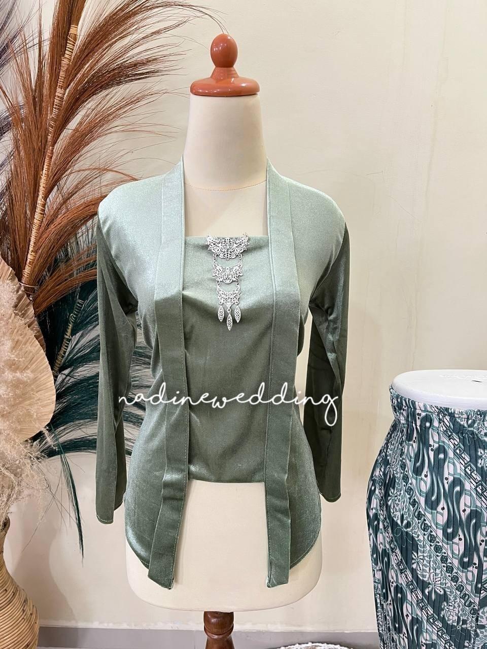 [1 Set, Hijau Sage] Kebaya Kutubaru + Rok Plisket / Motif Malika Hijau