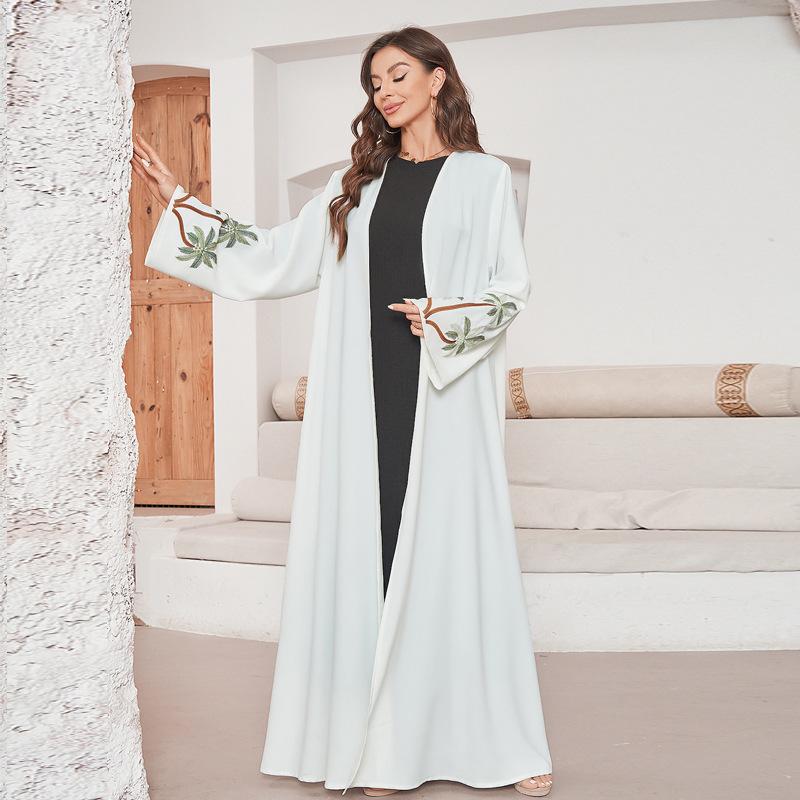Product Introduction of Discount Factory 2024 New Middle East Muslim Clothing Fashion Elegant Cardigan Embroidered Dress Robe in Stock 5