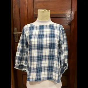 Blouse Biru Putih