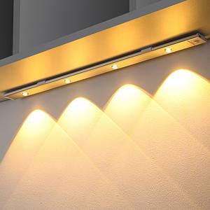 動きによって活動化させる無線LED夜ライト、台所、ワードローブ、寝室の屋内使用のための超薄いUSBの再充電可能なキャビネットの照明