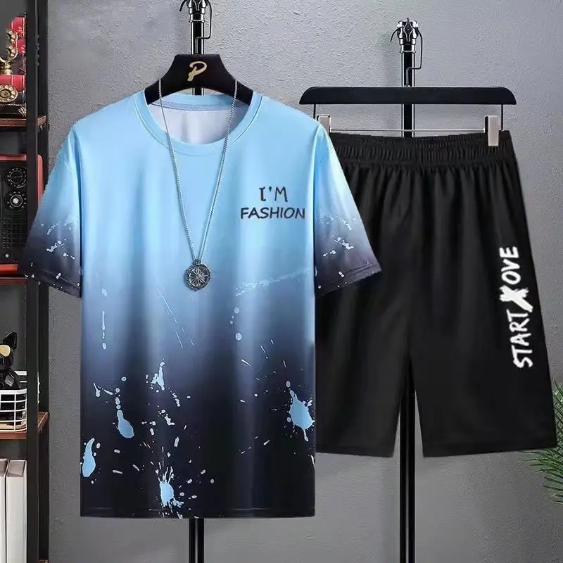 Bộ Đồ Thể Thao Và Đi Chơi Cho Nam, Mùa Hè Mỏng, Chất Liệu Lụa Lạnh Dáng Rộng, Cỡ Lớn, Thiết Kế Gradient Áo Phông Ngắn Tay Kèm Quần Đùi Kem Menswear Sport Chạy Bộ