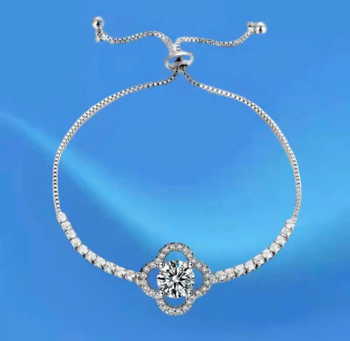11- T010 LẮC TAY THIẾT KẾ CỎ 4 LÁ NHẸ NHÀNG SANG TRỌNG CHO PHÁI NỮ