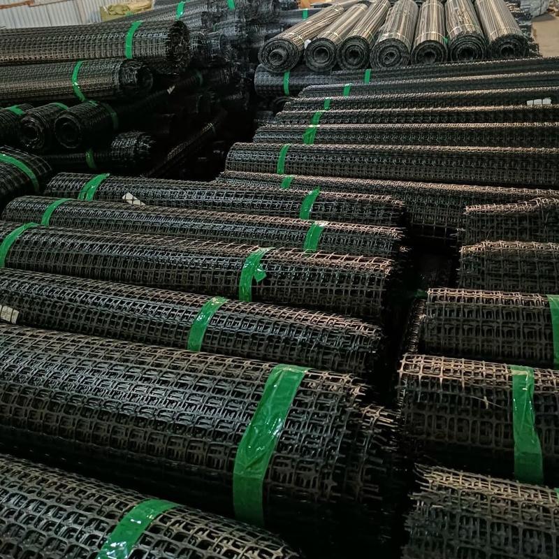 Lưới nhựa hàng rào cao 1.5m dài 50m - Lưới rào vườn, quây chuồng gà, làm sàn vịt, đai băng dính