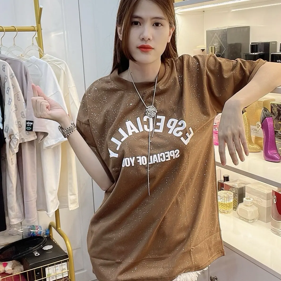 Áo phông nữ chất cotton khô chữ phom rộng chùm mông