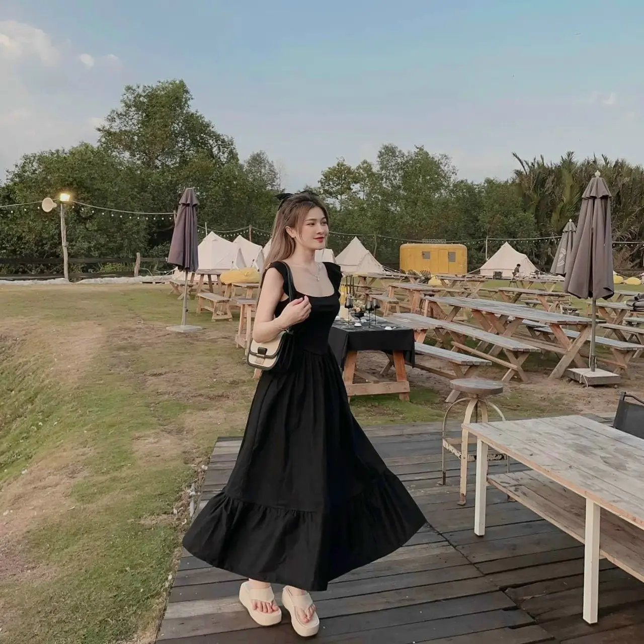 Đầm maxi đi biển thun tăm phối tùng xoè tay cánh tiên vừa xinh vừa sang trọng.