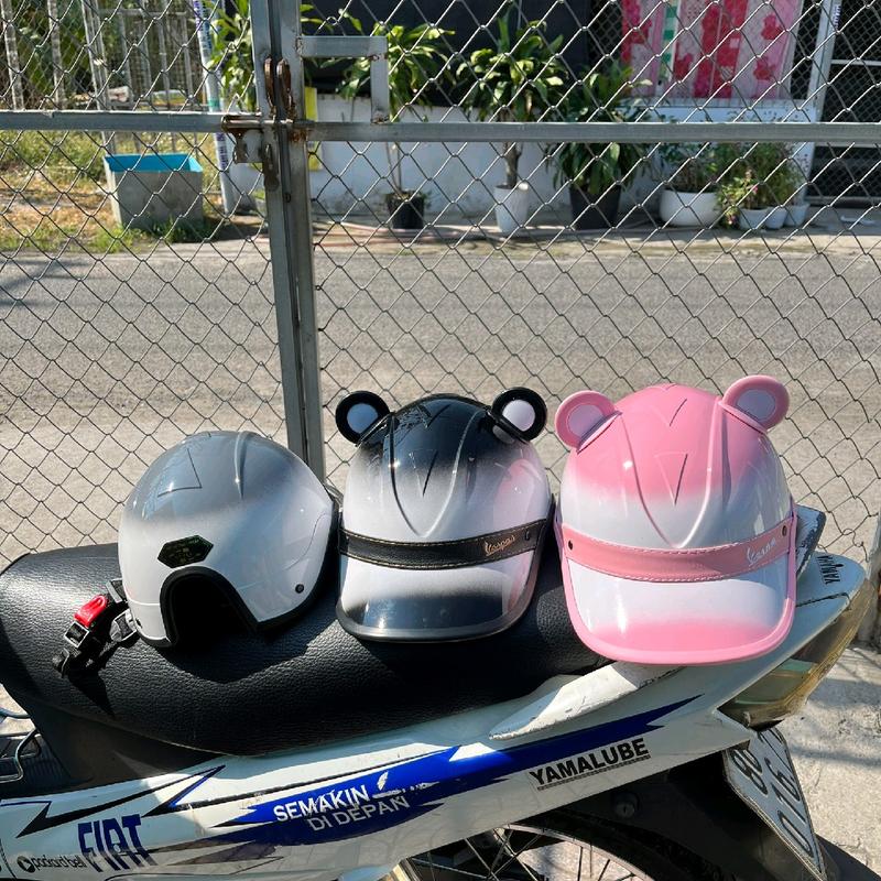 mũ bảo hiểm kết 2 lai khoét lỗ phía sau có kèm tai gắn nón