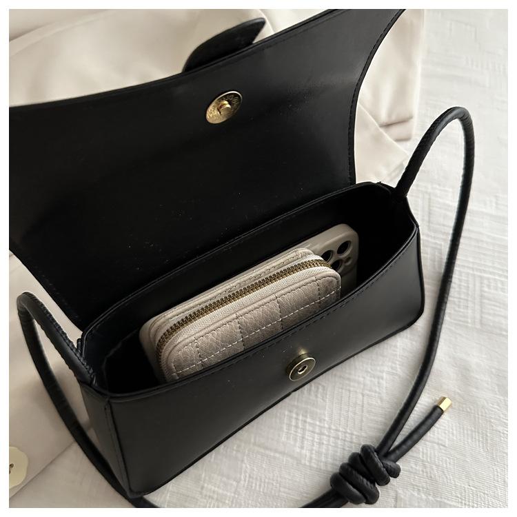 Product Introduction of Niche High-End Design Fashion Suitable for Various Scenes Niche Elegant Fashion Pouches Women's Bag New Western Style All-Matching Messenger Bag Fashion Shoulder Underarm Bag 8