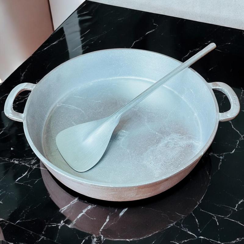 Chảo Gang Đáy Bằng Đúc Nguyên Khối Cao Cấp Size 26.5cm 27.5cm 29.5cm 32.5cm Tặng Kèm Sạng - chảo gang Đúc Nguyên Khối Sản Xuất Tại Việt Nam chảo  gang chảo  gang Chảo Chống Dính chính  hãng