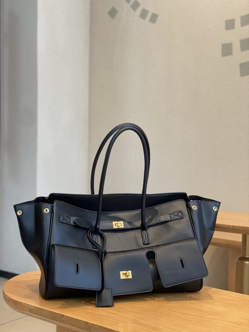 Product Introduction of 2025 New Roden Lock Tote Bag Large Capacity Neutral Motorcycle Wings Style Bag Leather Shoulder Bag Tote Bag 22
