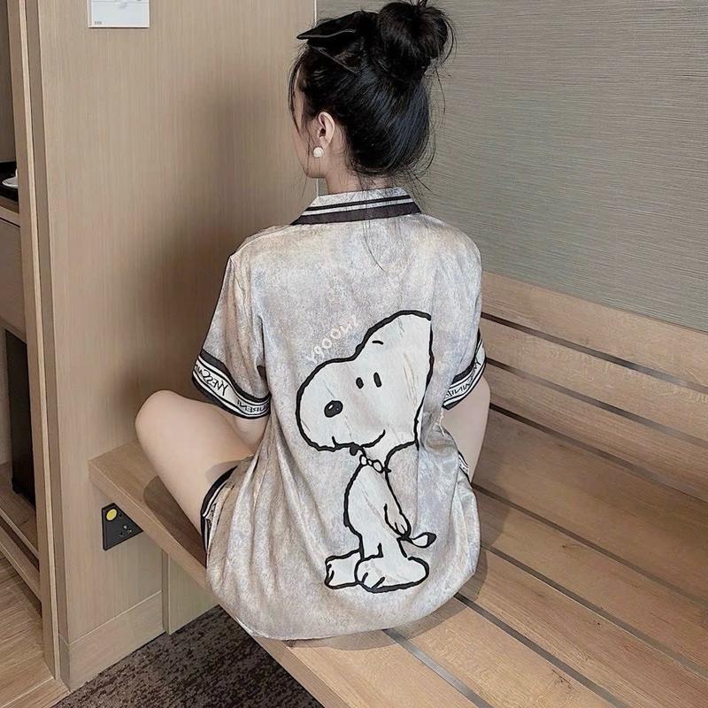 Bộ Đồ Lụa Xước Ánh Kim Snoopy Màu Sắc Dễ Mặc Hot Hit Cho Nữ - Women Áo Có Cổ 2