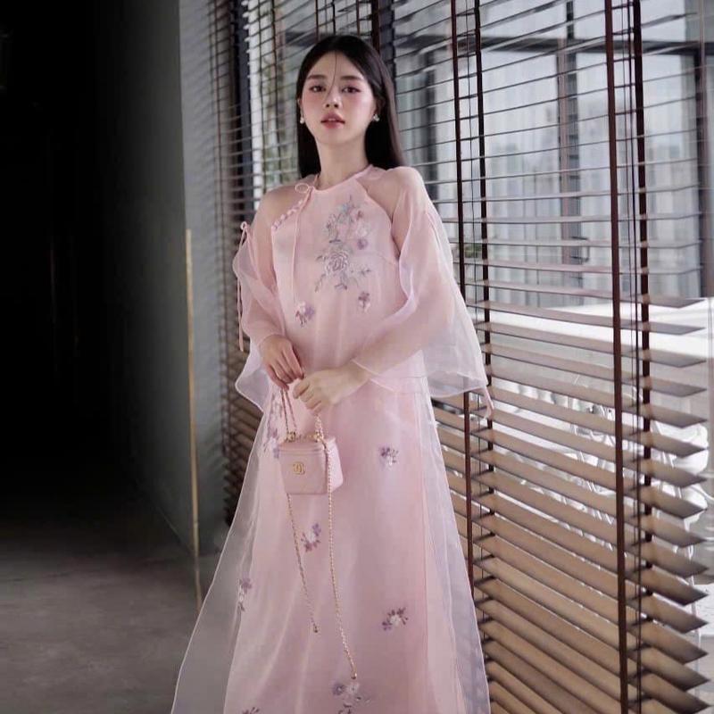 Áo dài cách tân nữ An Chi chất liệu tơ thêu hoa màu hồng sen nổi bật duyên dáng - Áo dài Diệp Anh 2